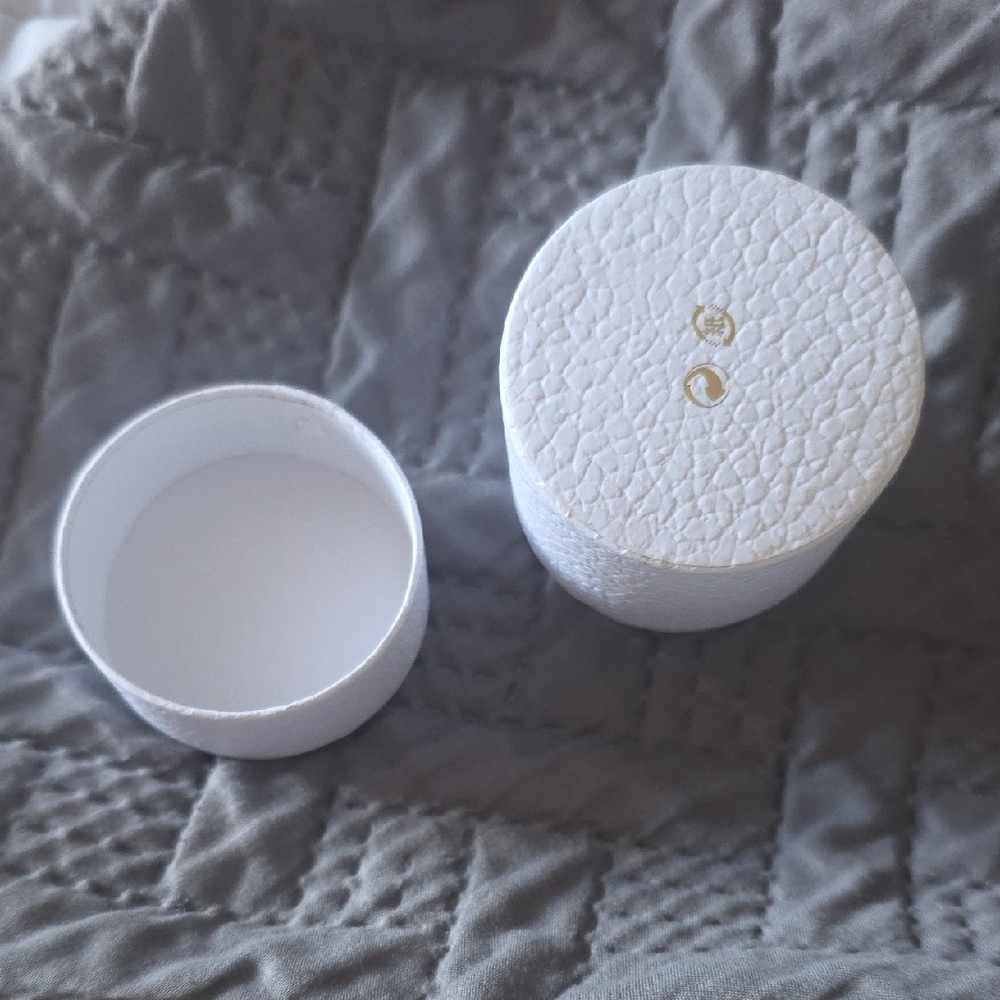 Dior White Textured Cylindrical Box with Gold Logo - Picture 3 of 3